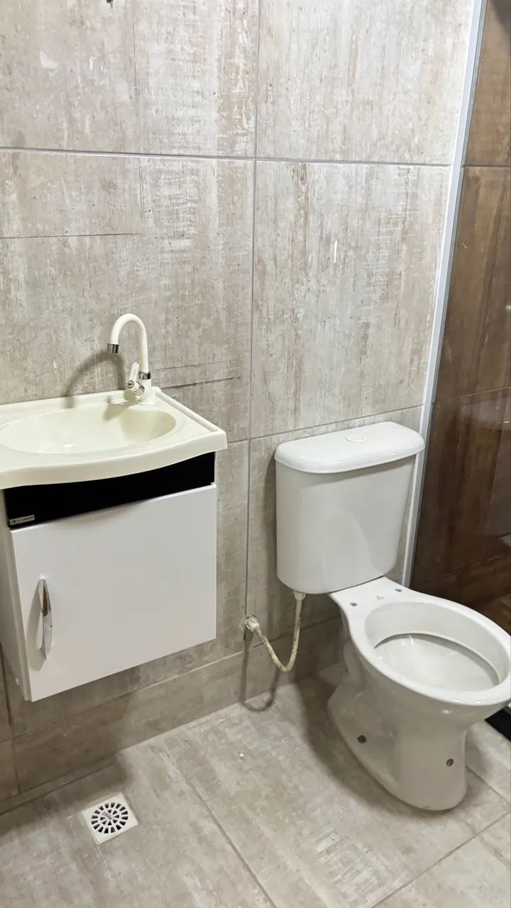 2-bedroom unfurnished apartment with tiled bathroom — photo 8