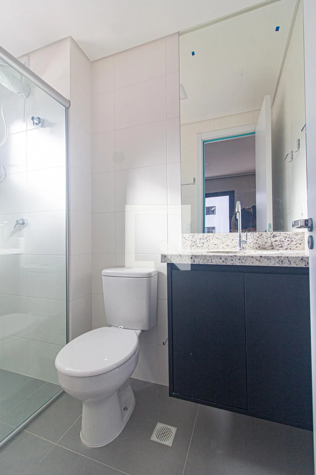 Furnished studio in a building with an indoor pool — photo 13