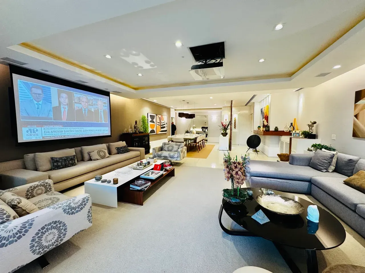 Furnished apartment with 4 bedrooms and open-plan kitchen — photo 18