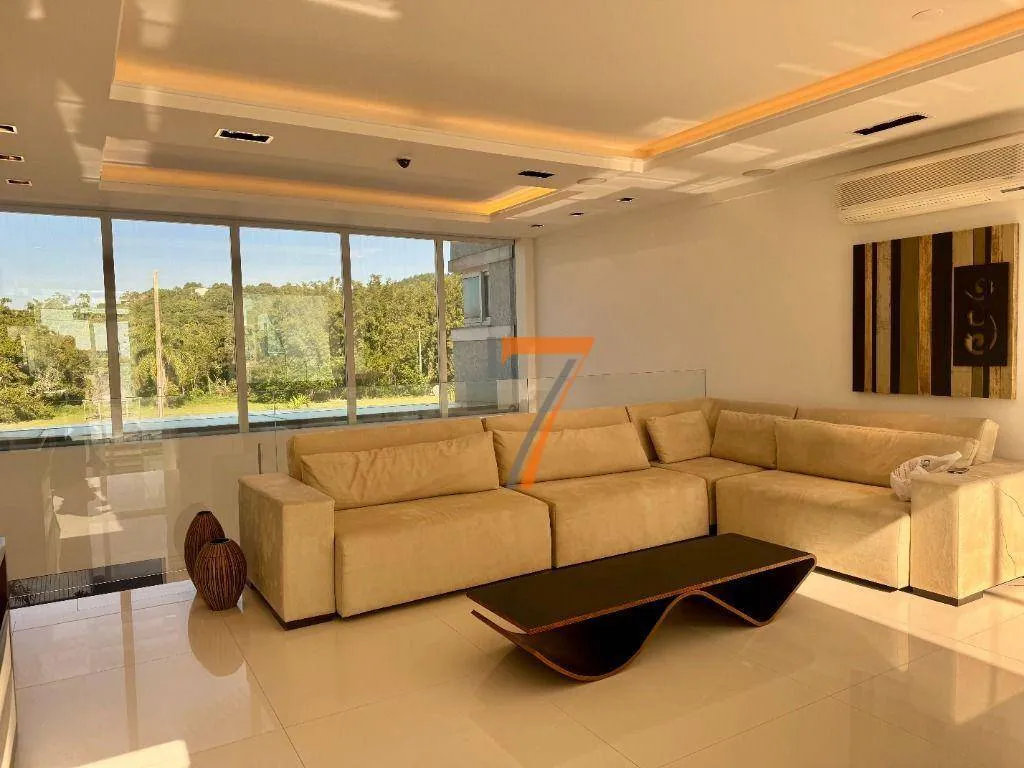 Furnished house with 8 bedrooms and 11 bathrooms — photo 12