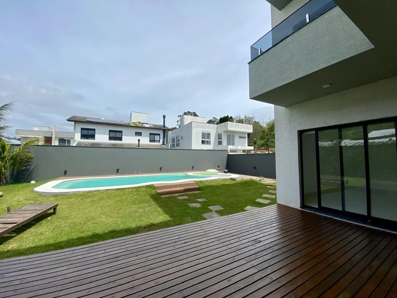 240 m² house with a garden and a bathtub — photo 25