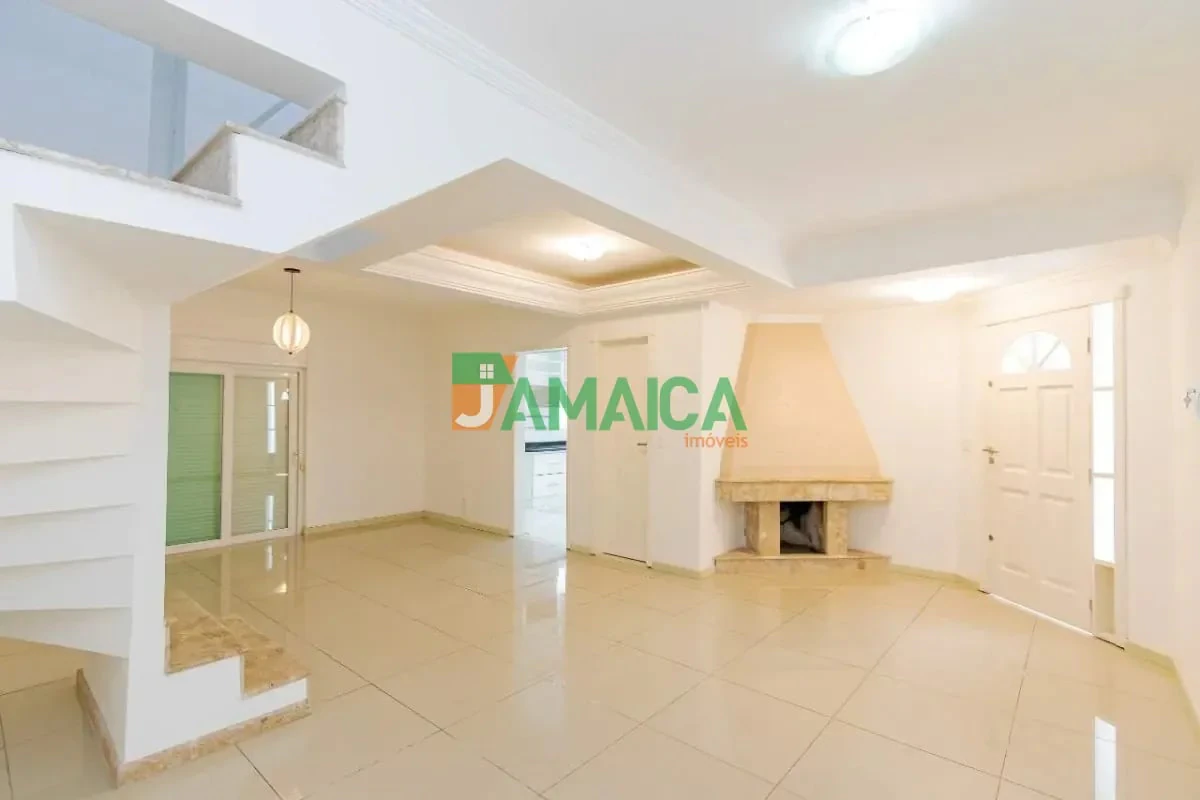 140 m² house with a home office and a walk-in closet