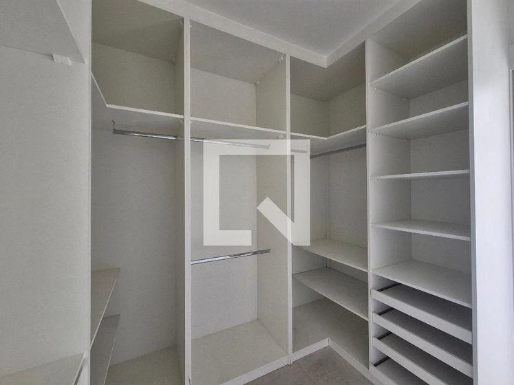 Floor-to-ceiling windows in a 4-bedroom house, 430 m² — photo 49