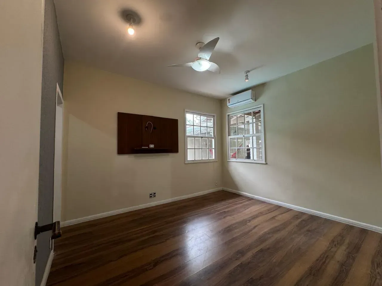 House with 4 bedrooms and 360 m² with open-plan kitchen — photo 10
