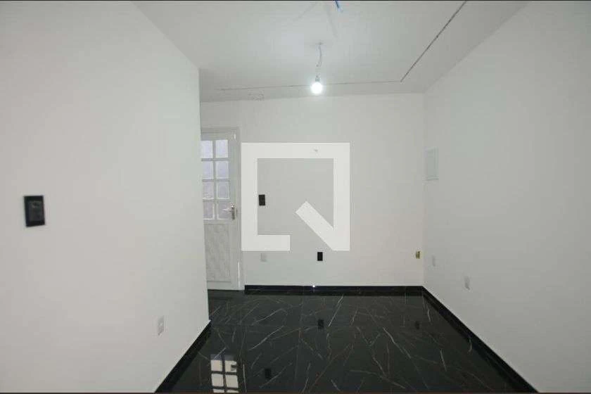 1-bedroom apartment with enclosed kitchen and garden — photo 9