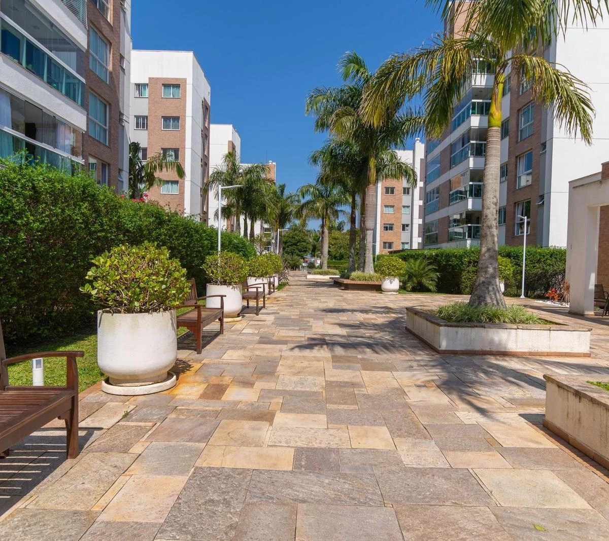 3-bedroom apartment with a grill on the balcony — photo 38