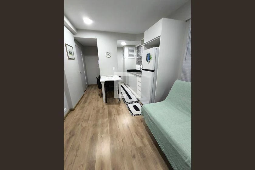 34 m² apartment with 1-bedroom suite and compact kitchenette
