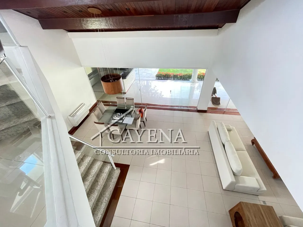 4 quartos e banheira: casa de 650 m² — photo 21