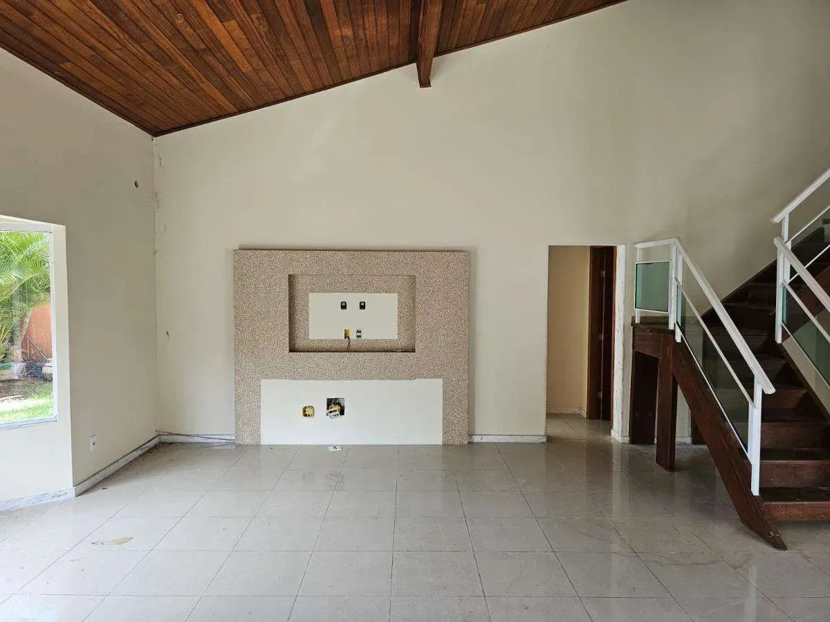 House with 5 bedrooms and 5 bathrooms in a modern style — photo 7