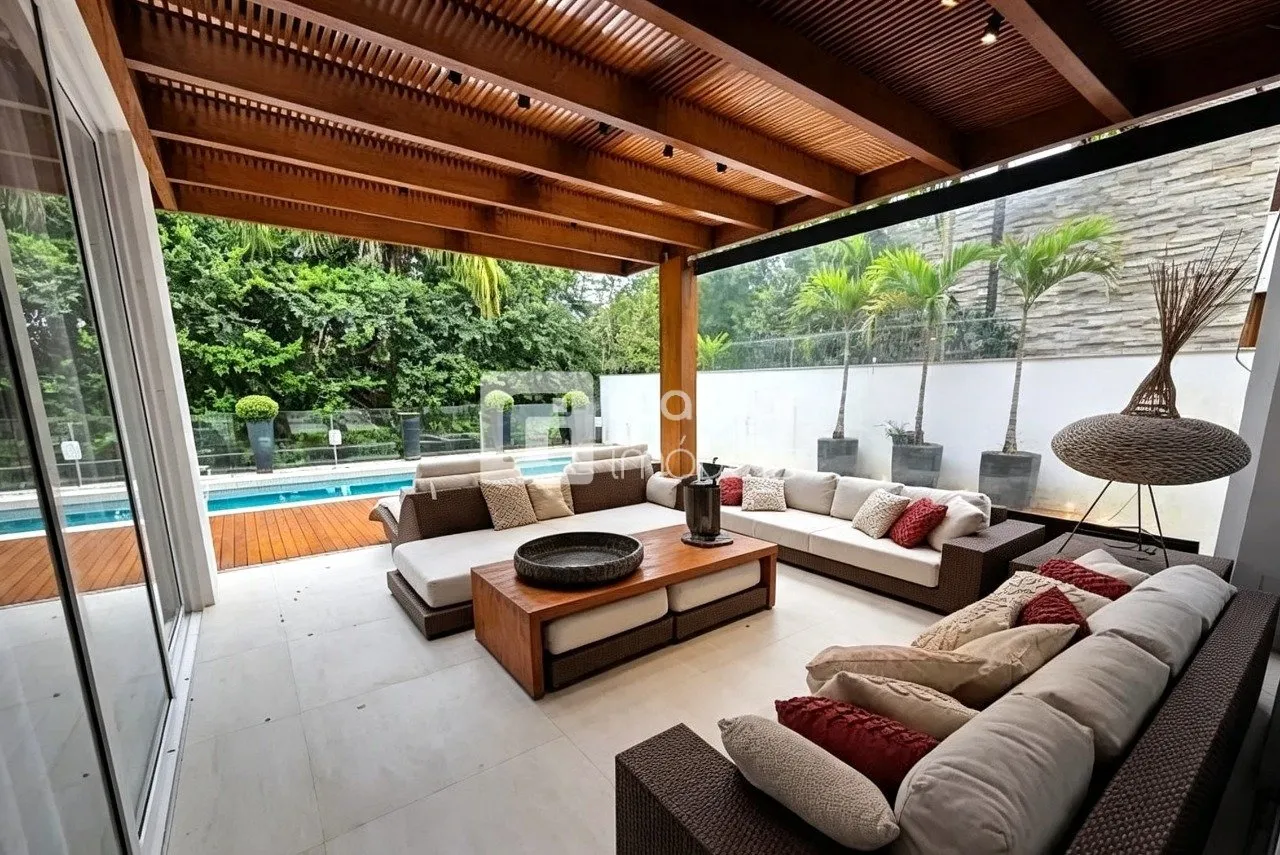 Garden in a 5-bedroom house, 709 m² — photo 12