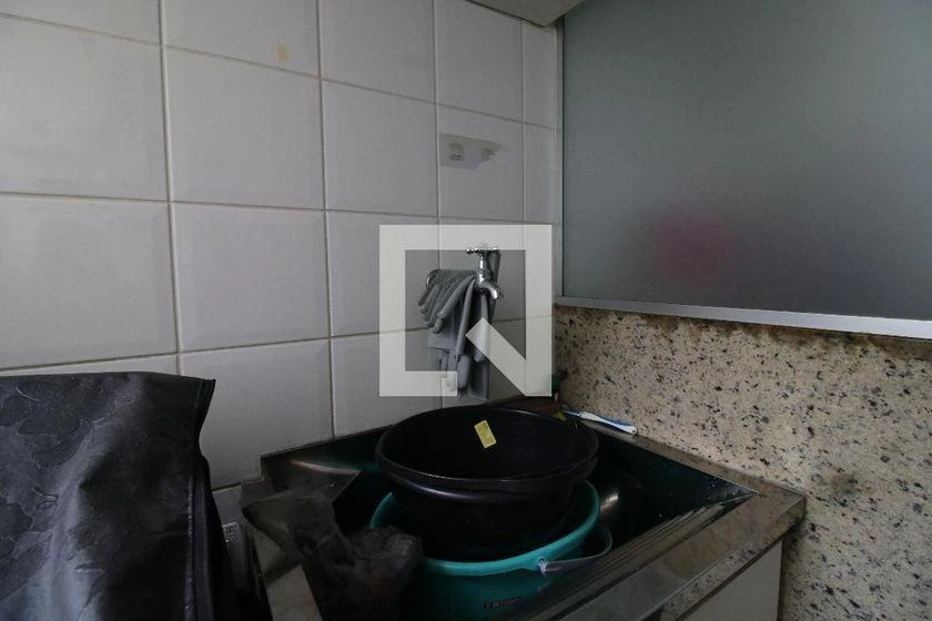 3-bedroom rental apartment with an enclosed balcony — photo 27