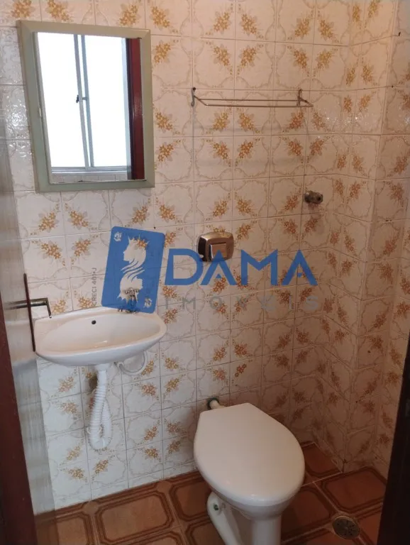 Wood or laminate floors in a 2-bedroom apartment, 79 m² — photo 11
