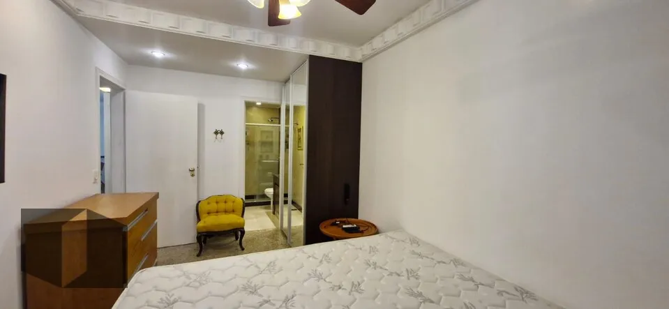 Apartment with a separate kitchen and gas stove — photo 3