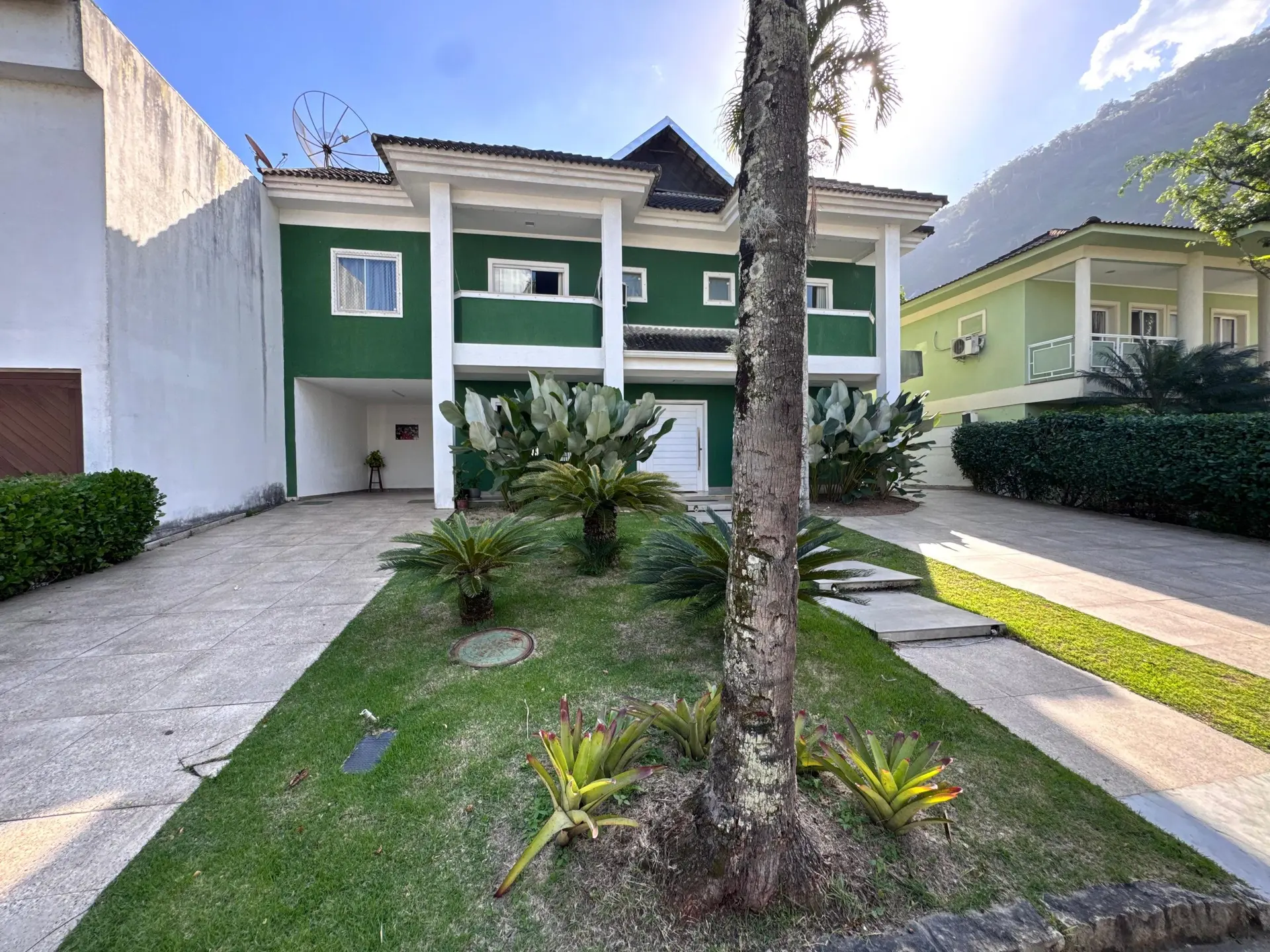 Furnished house with 4 en-suites and 6 bathrooms — photo 36