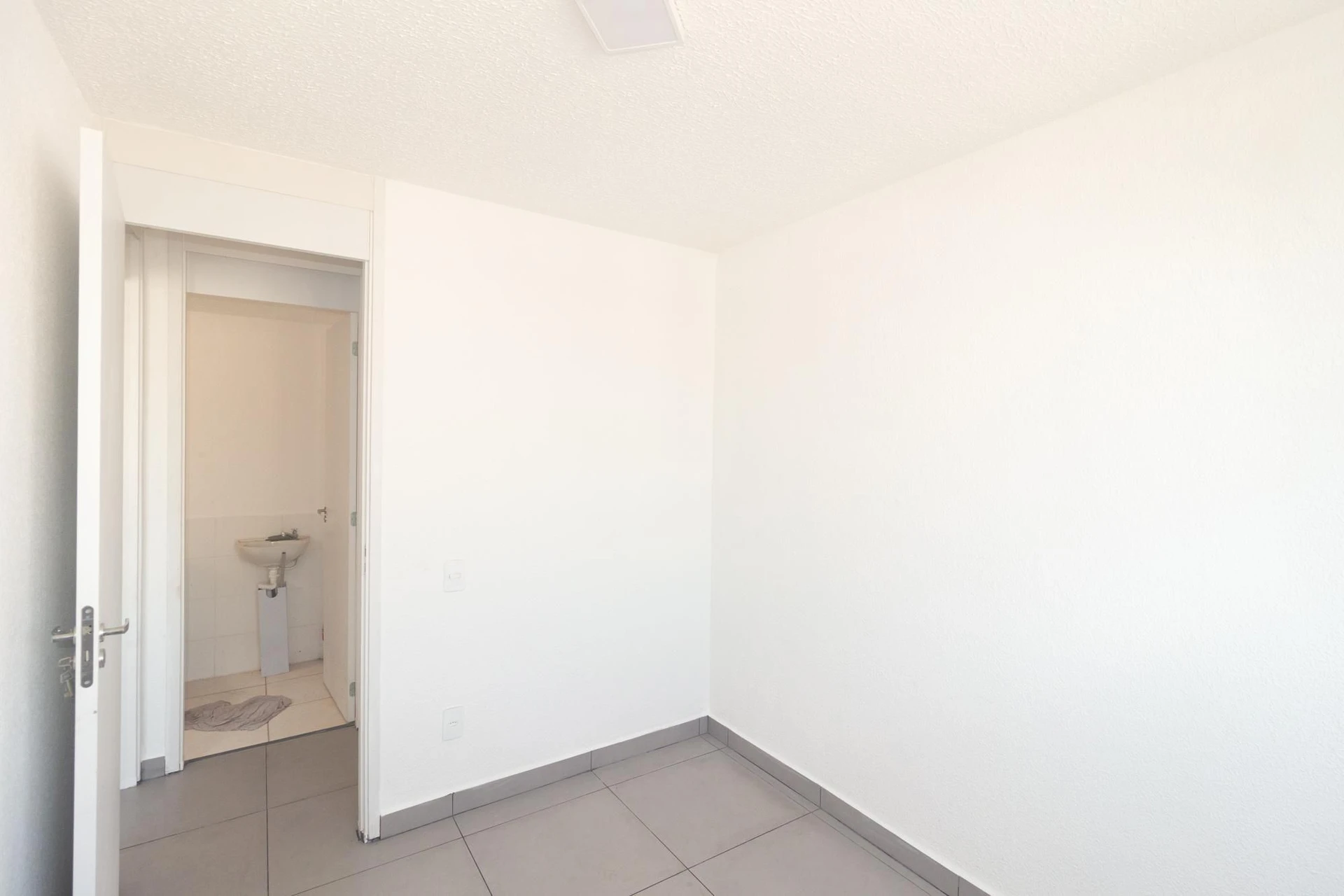 2-bedroom apartment with shared outdoor pool — photo 20