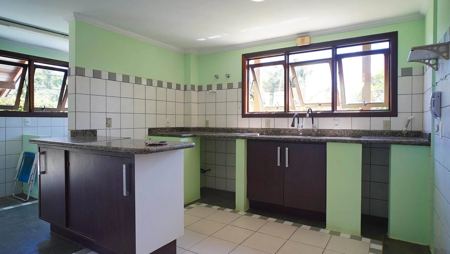 Панорамні вікна та 4 спальні: будинок 735 м² — photo 38