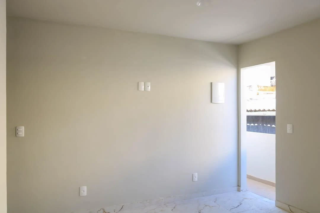 Unfurnished house with open-plan kitchen and balcony