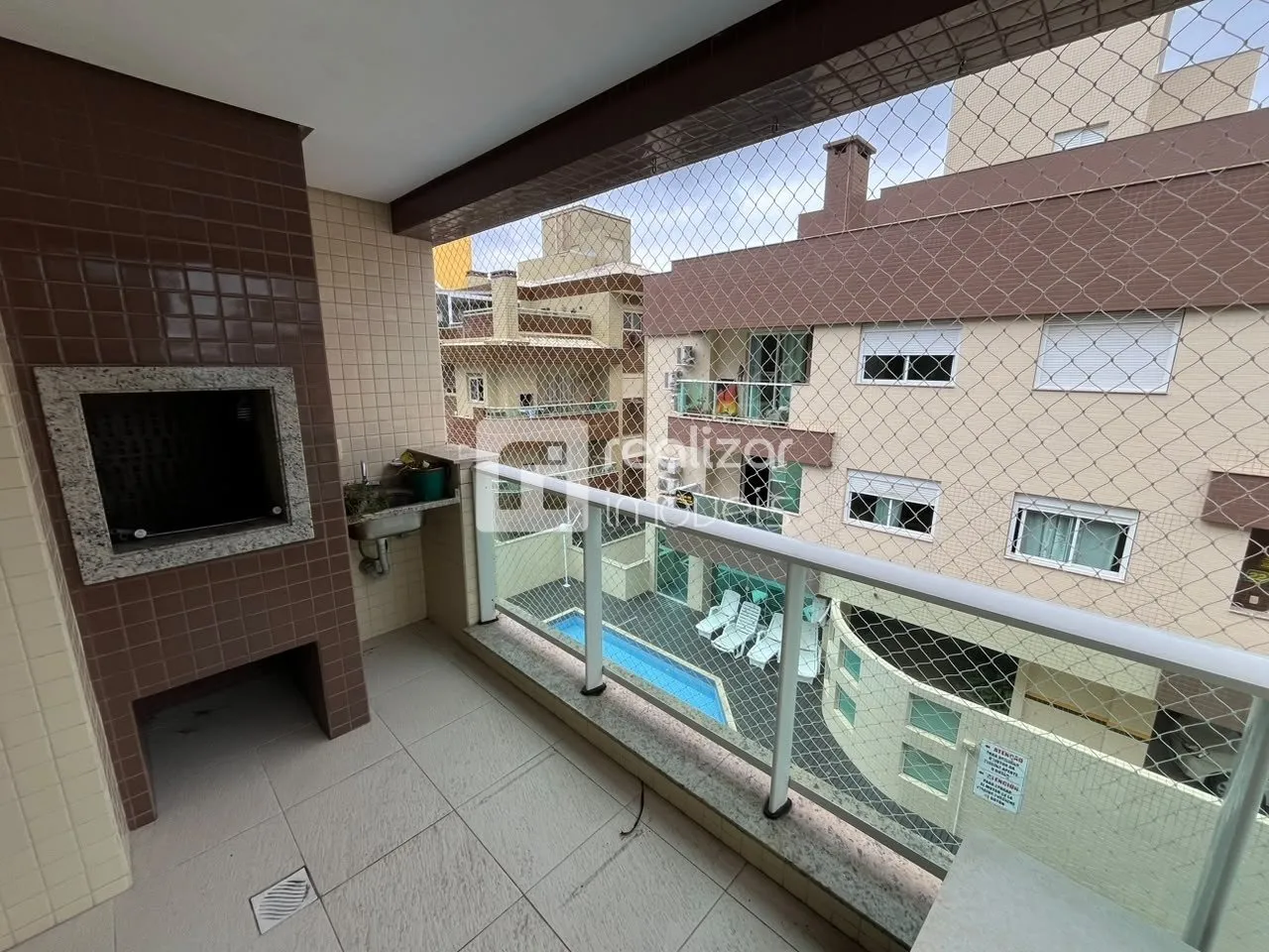 Balcony with a grill in a 2-bedroom apartment, 73 m² — photo 10