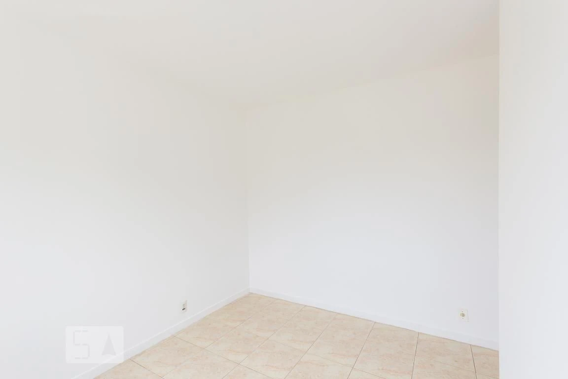 2-bedroom apartment in a building with a pool — photo 20