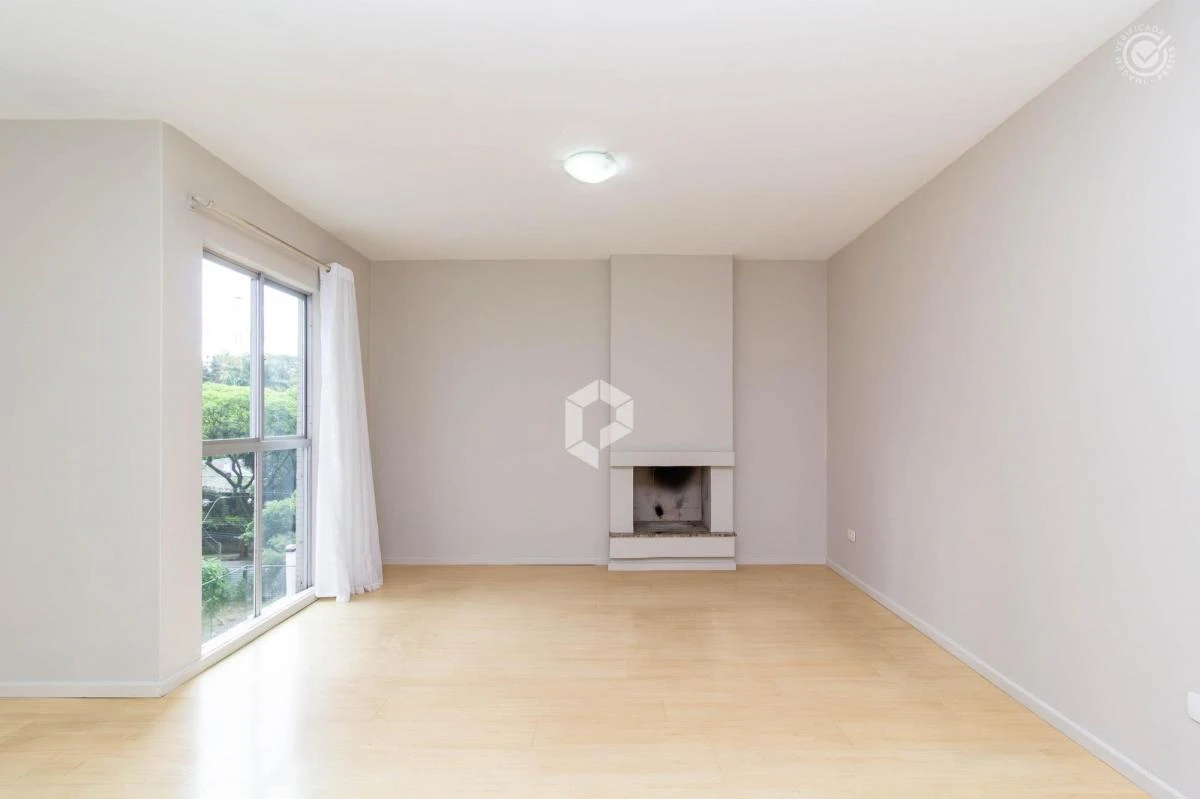 3-bedroom apartment with a glass-enclosed balcony — photo 13