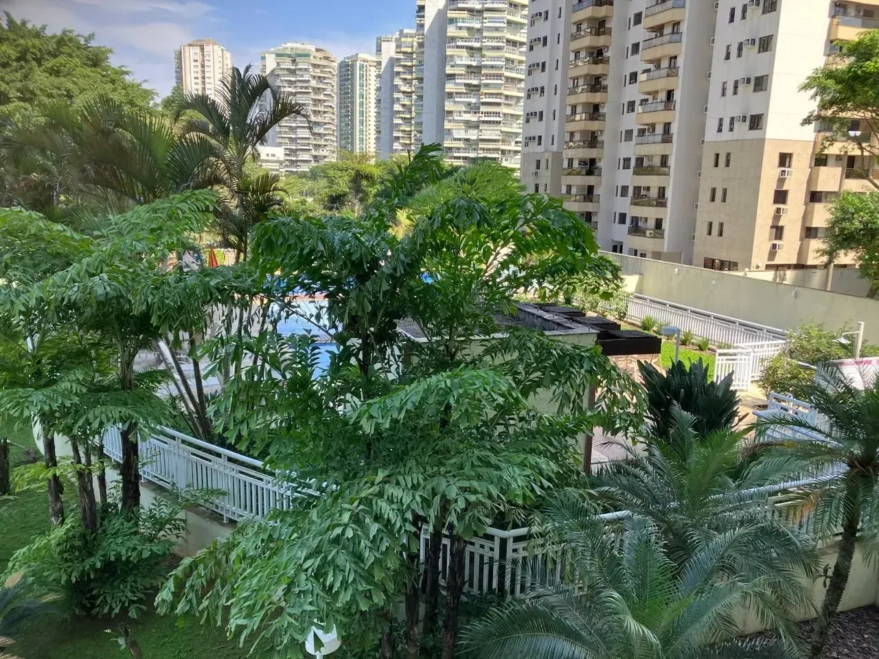 Apartamento com 2 quartos e cozinha separada com fogão — photo 9