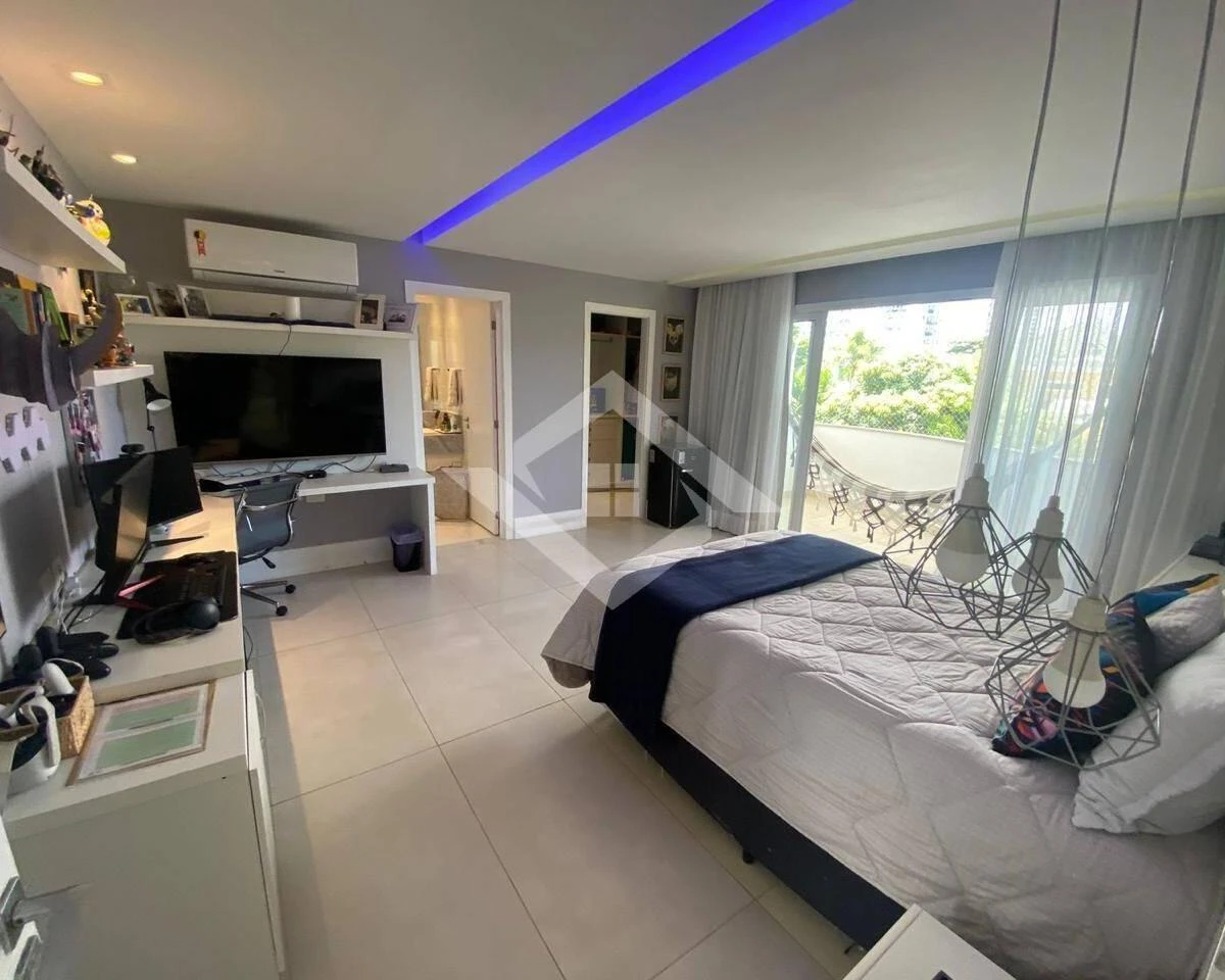 6 quartos e banheira: casa de 1000 m² — photo 30