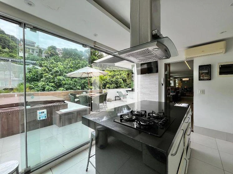Furnished apartment, 130 m², with floor-to-ceiling windows — photo 5
