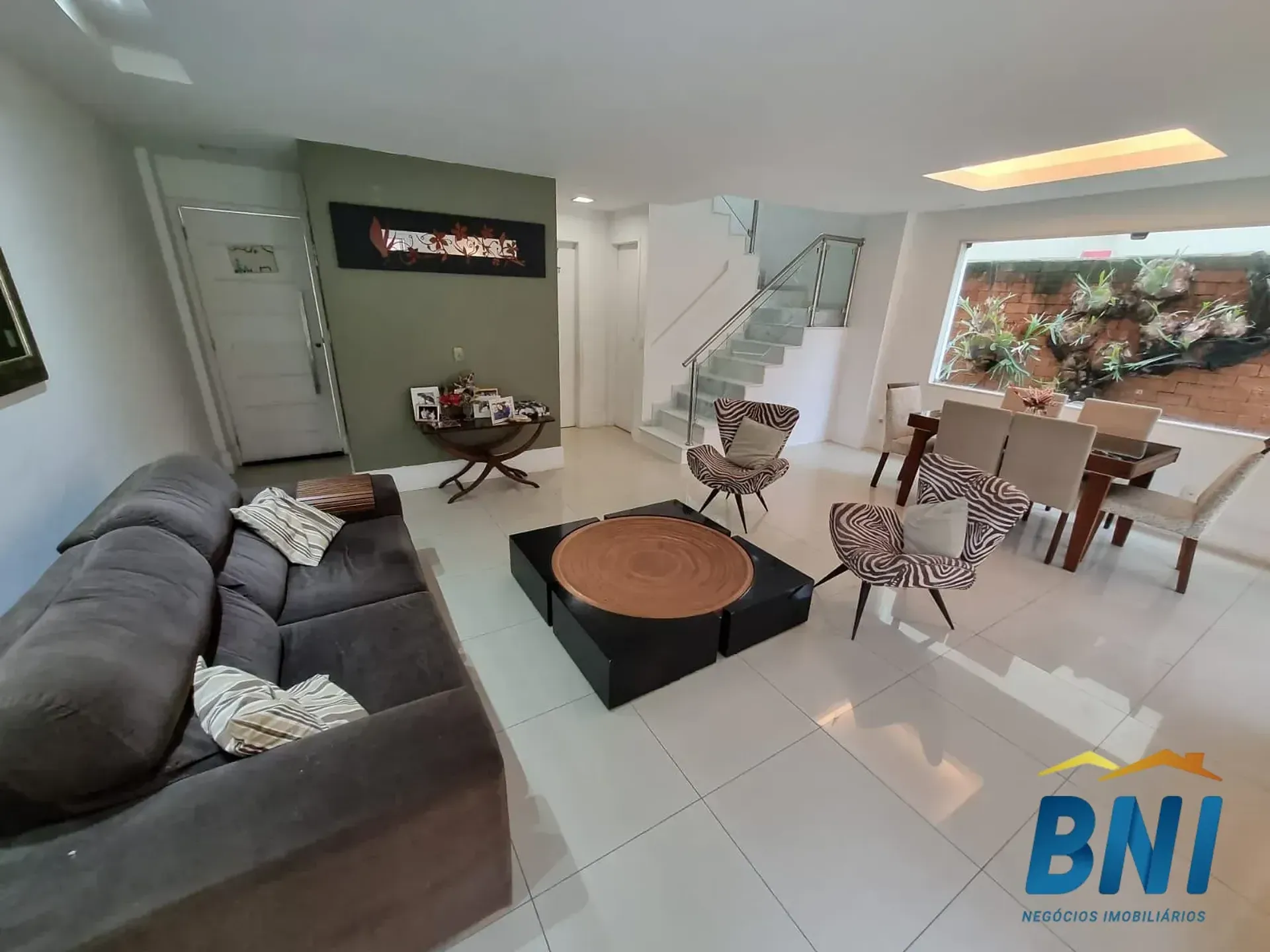 Casa mobiliada, 226 m², com closet