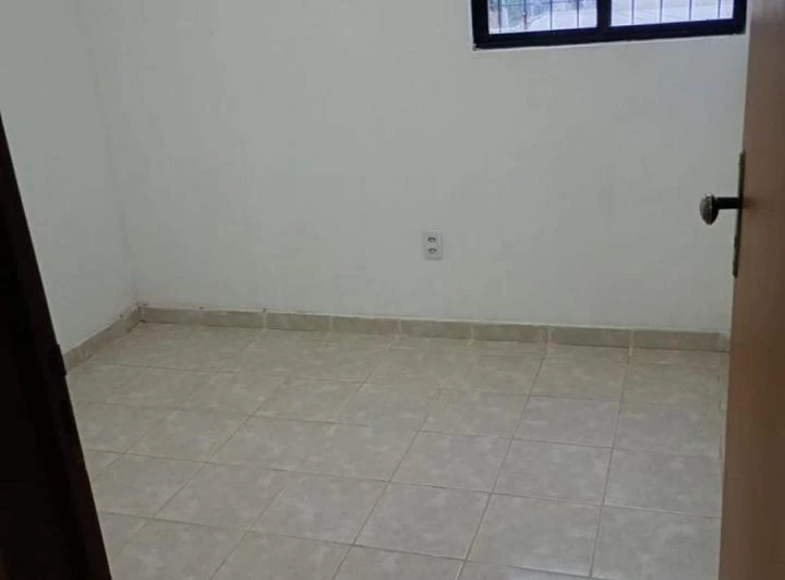 First-floor apartment with 3 bedrooms, 1 en-suite and balcony — photo 3