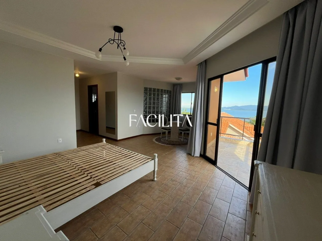 Furnished 456 m² house with 3 en-suite bedrooms and pool — photo 23