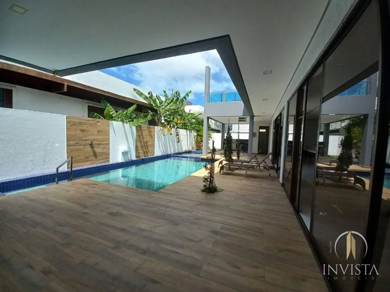 Furnished house, 481 m², with floor-to-ceiling windows — photo 44