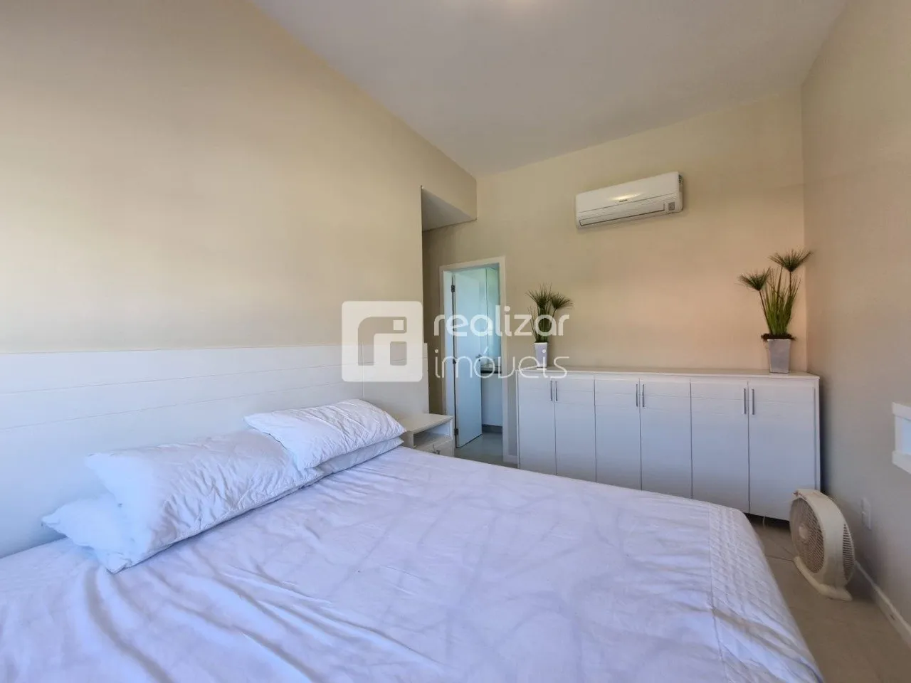 2-bedroom apartment with a water view in Florianópolis — photo 3