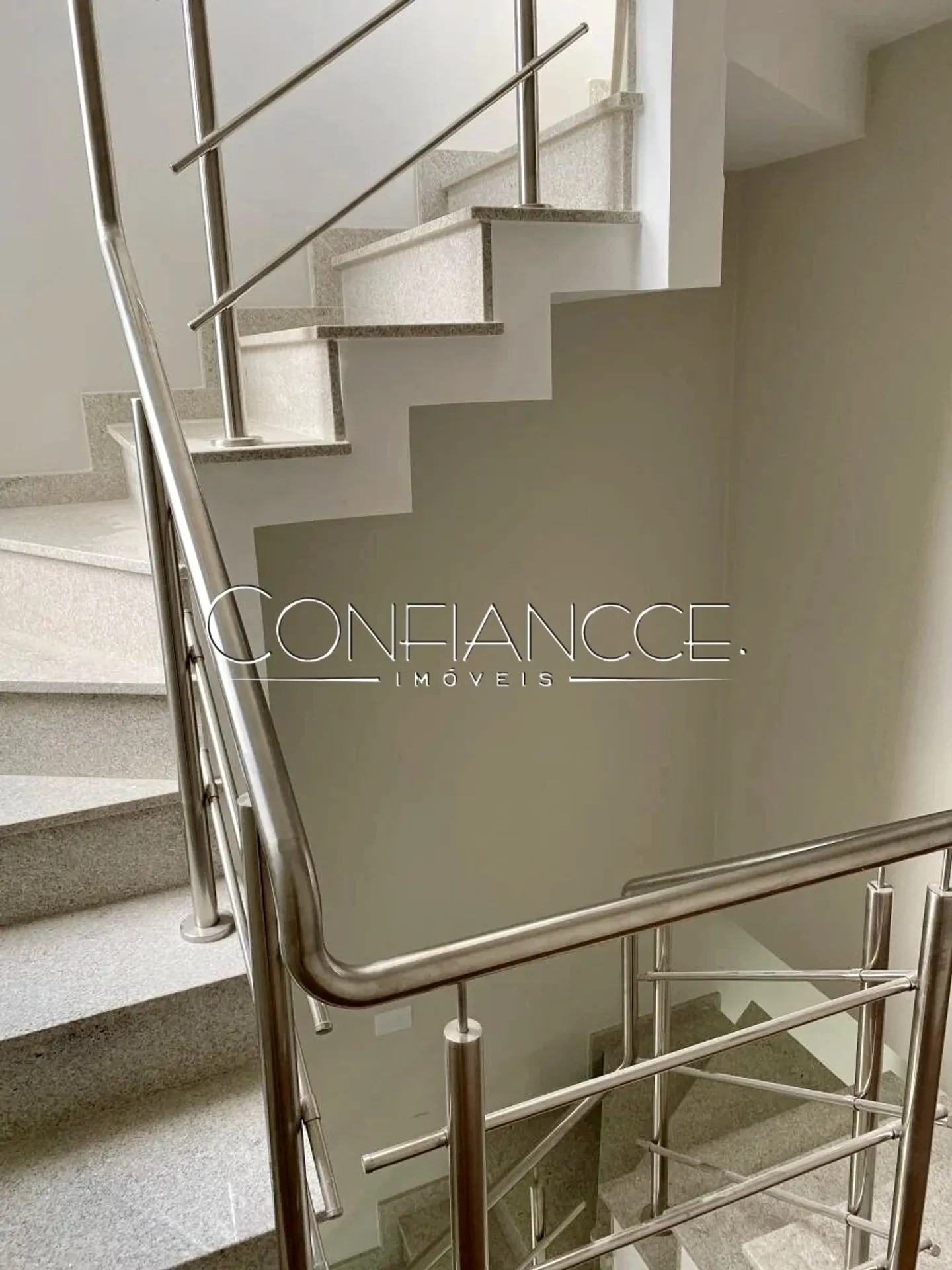 Condo townhouse with 3 en-suite bedrooms and 5 baths