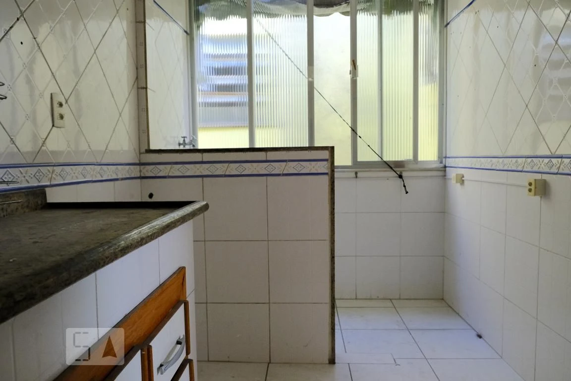Apartamento sem mobília com cozinha separada e lavanderia — photo 13