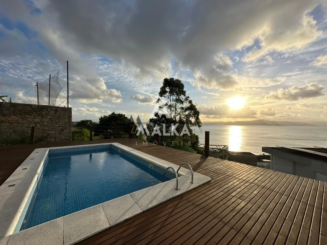 461 m² house with 3 en-suite bedrooms and private garden — photo 23