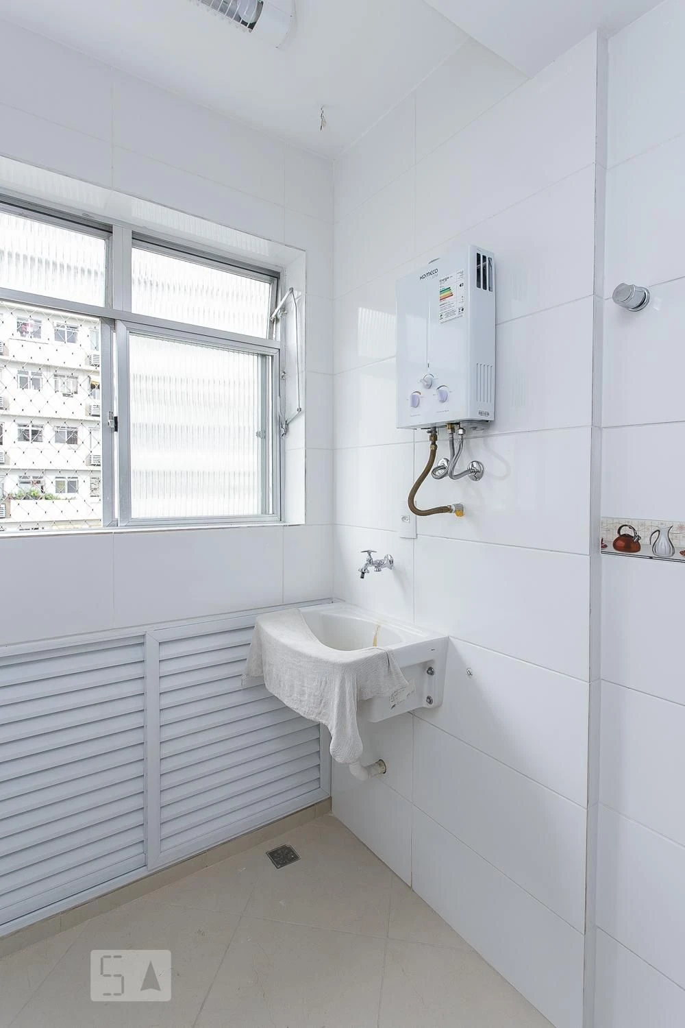 2-bedroom apartment in a building with a gym — photo 4
