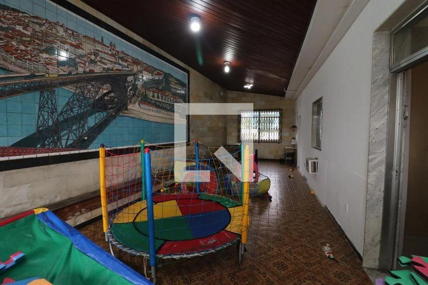 Home office in a 10-bedroom house, 747 m² — photo 18