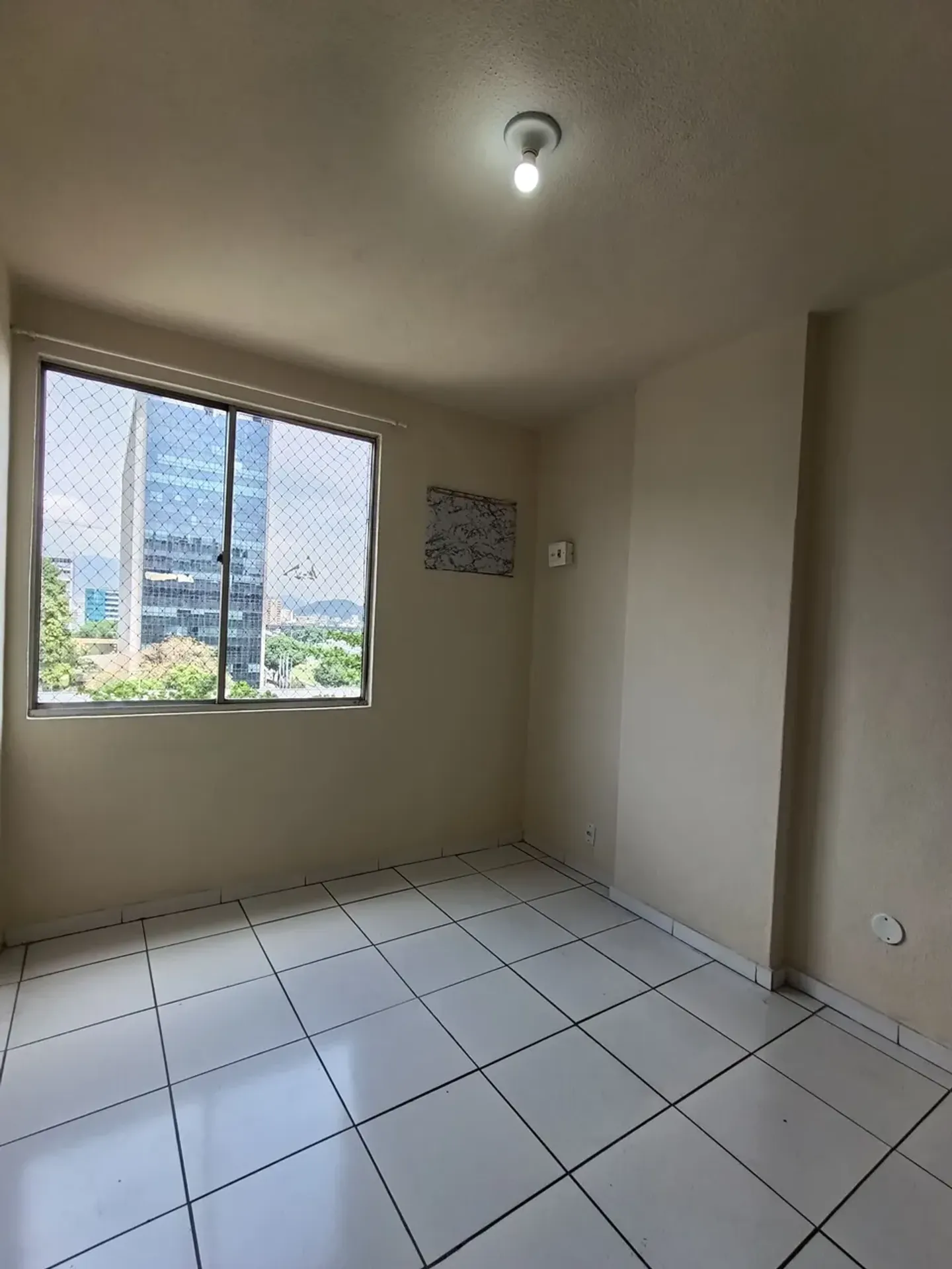 2-bedroom apartment in a building with a gym — photo 12