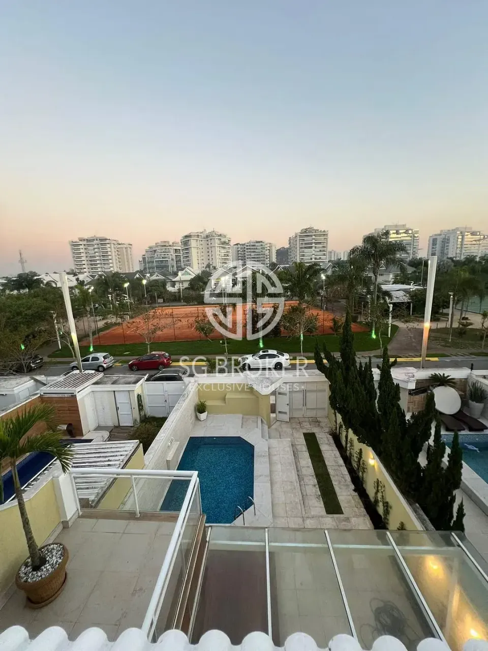 Casa com 5 suítes, cozinha fechada a gás e 500 m² — photo 6