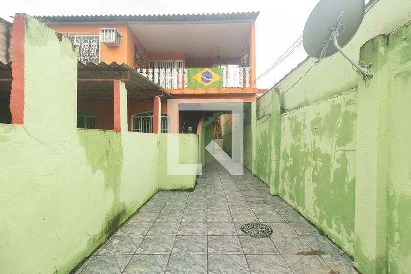 2-bedroom house with a laundry area — photo 30