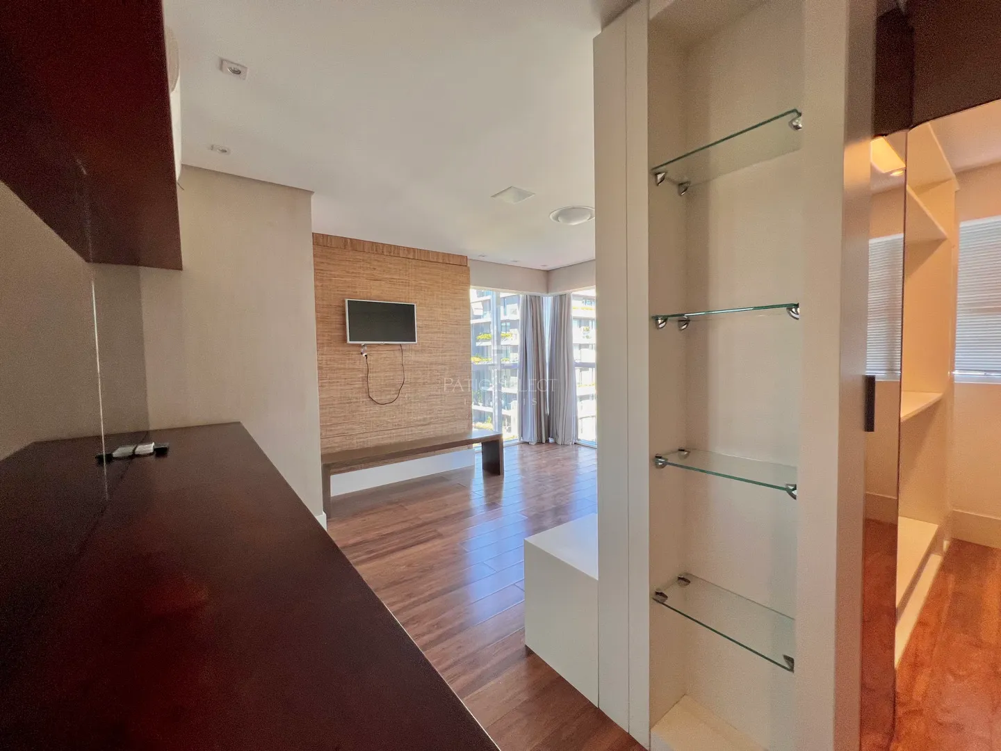 Гардеробная и 3 спальни: квартира 180 м² — photo 84