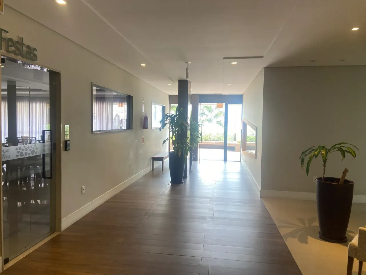 2-bedroom apartment in a building with a gym — photo 6