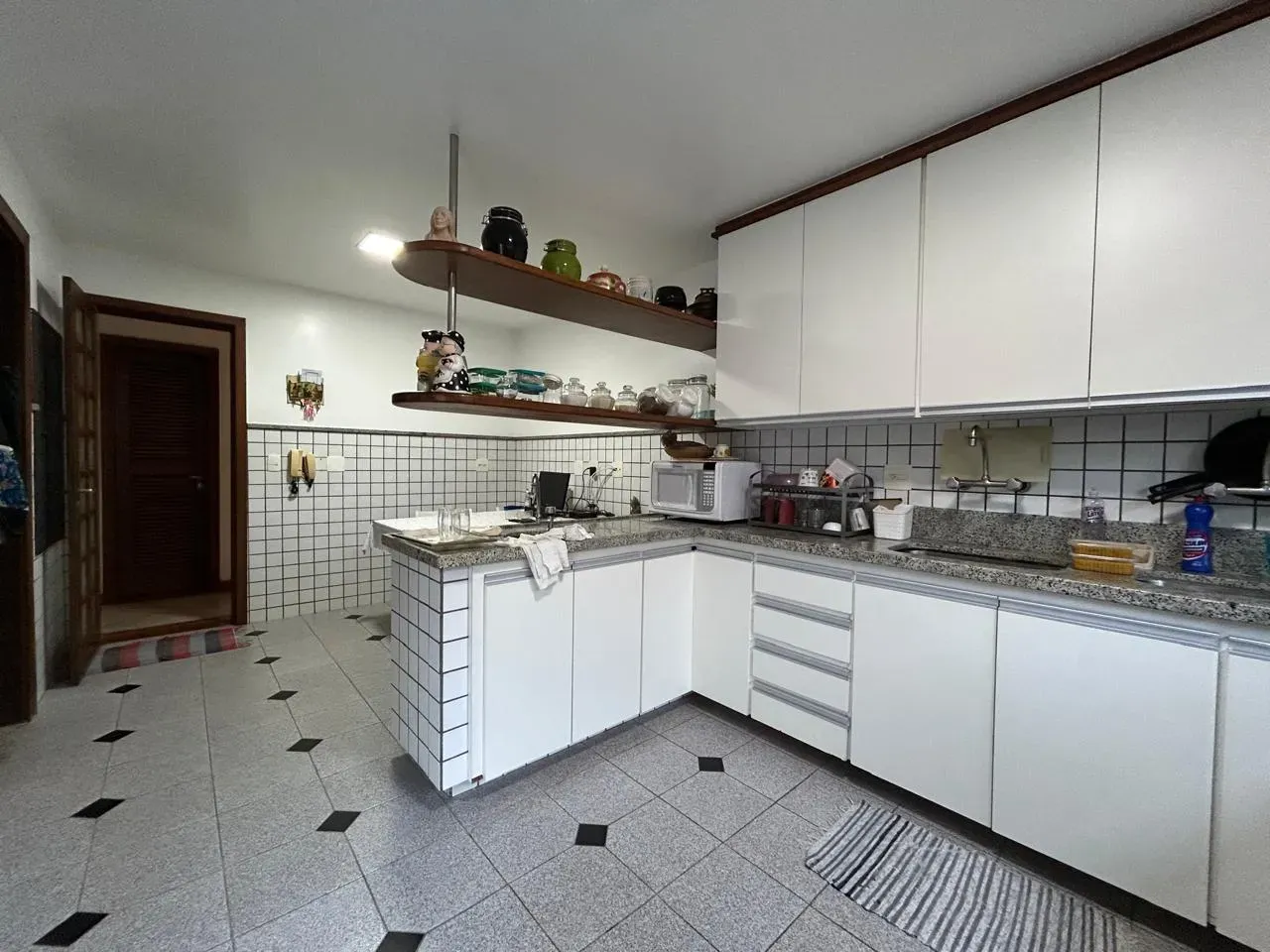 Ванна и 4 спальни: дом 598 м² — photo 38