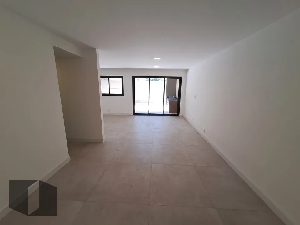 Apartamento sem mobília de 143 m² com 3 dormitórios