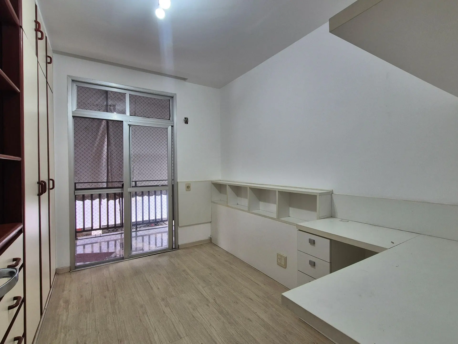 4-bedroom apartment with 3 bathrooms and a balcony — photo 10