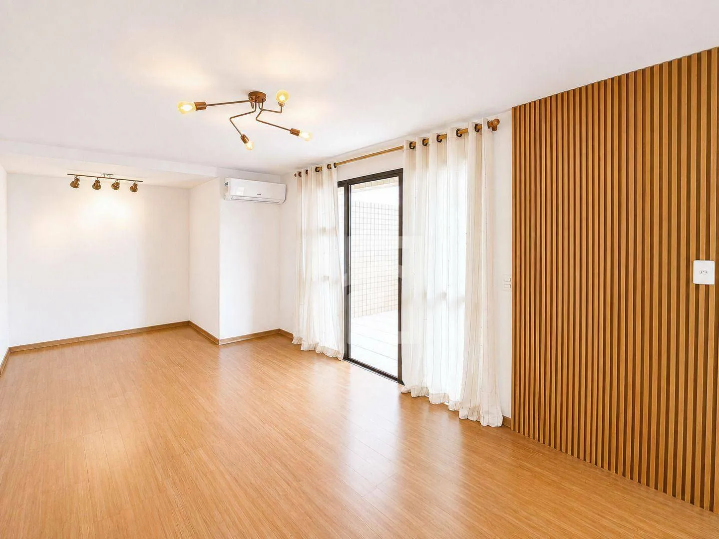 210 m² apartment with 3 bedrooms and glassed balcony — photo 20
