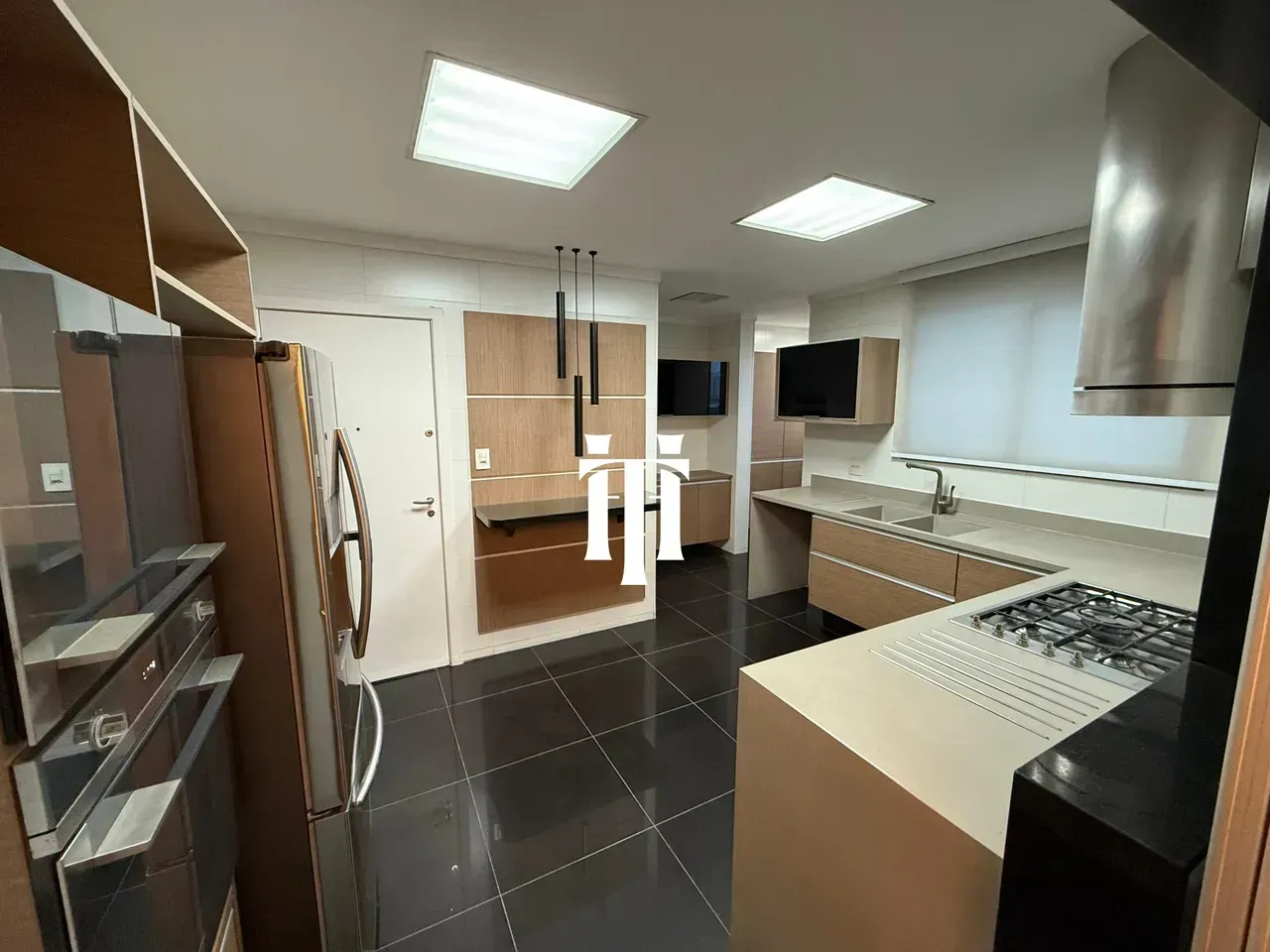 3-suite apartment with 234 m² and an open-plan kitchen — photo 2