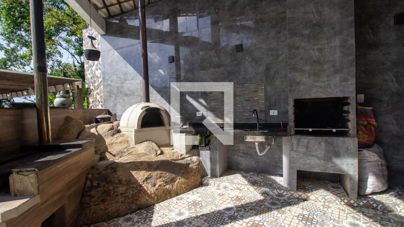 Furnished house with 5 bedrooms and 6 parking spaces — photo 28