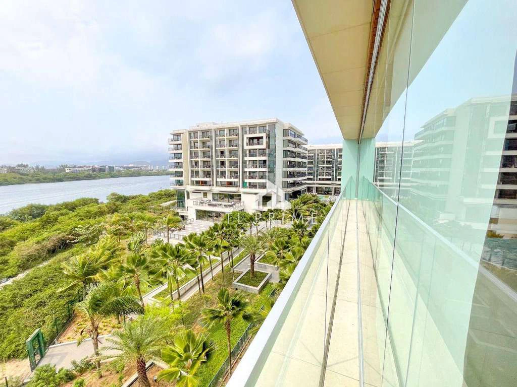 Furnished 1-bedroom apartment with an enclosed balcony — photo 16