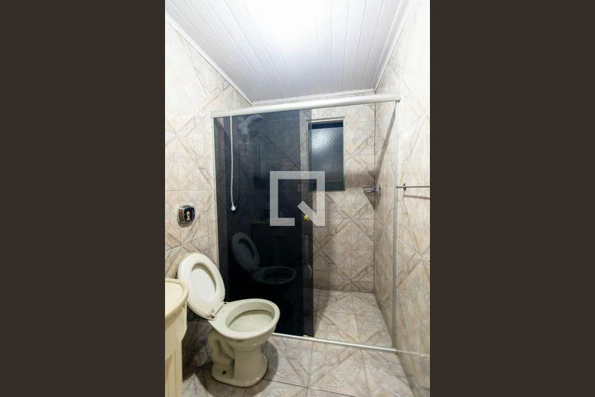 Rental house with 2 bedrooms and a laundry area — photo 14
